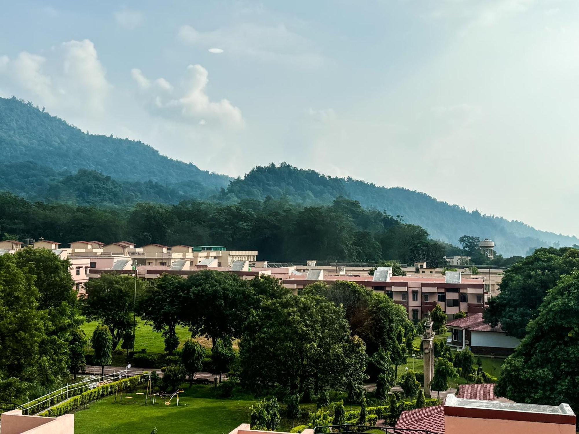 Hotel Nirvana Bliss, Behind Parmarth Niketan Rišikéš Exteriér fotografie